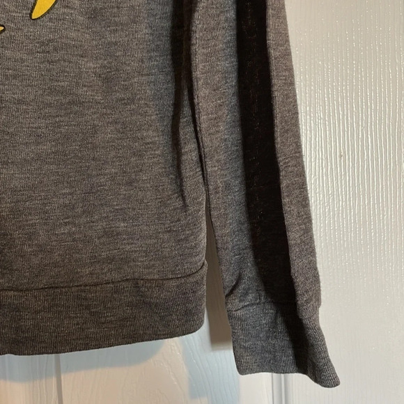 Disney women’s Mickey and Minnie light weight sweatshirt size medium - Picture 4 of 7